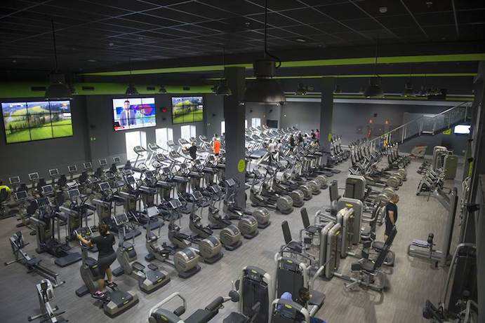 Dreamfit gyms install visual solutions to optimize their virtual classes