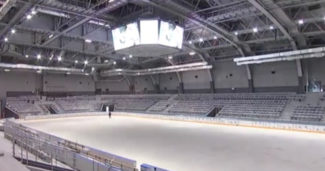 Absen en Crystal Ice Arena